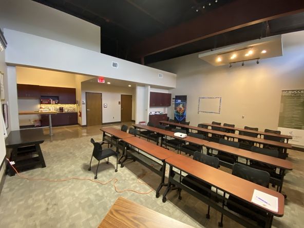 Office For Lease: 1495 N Business Ih 35, New Braunfels, TX 78130
